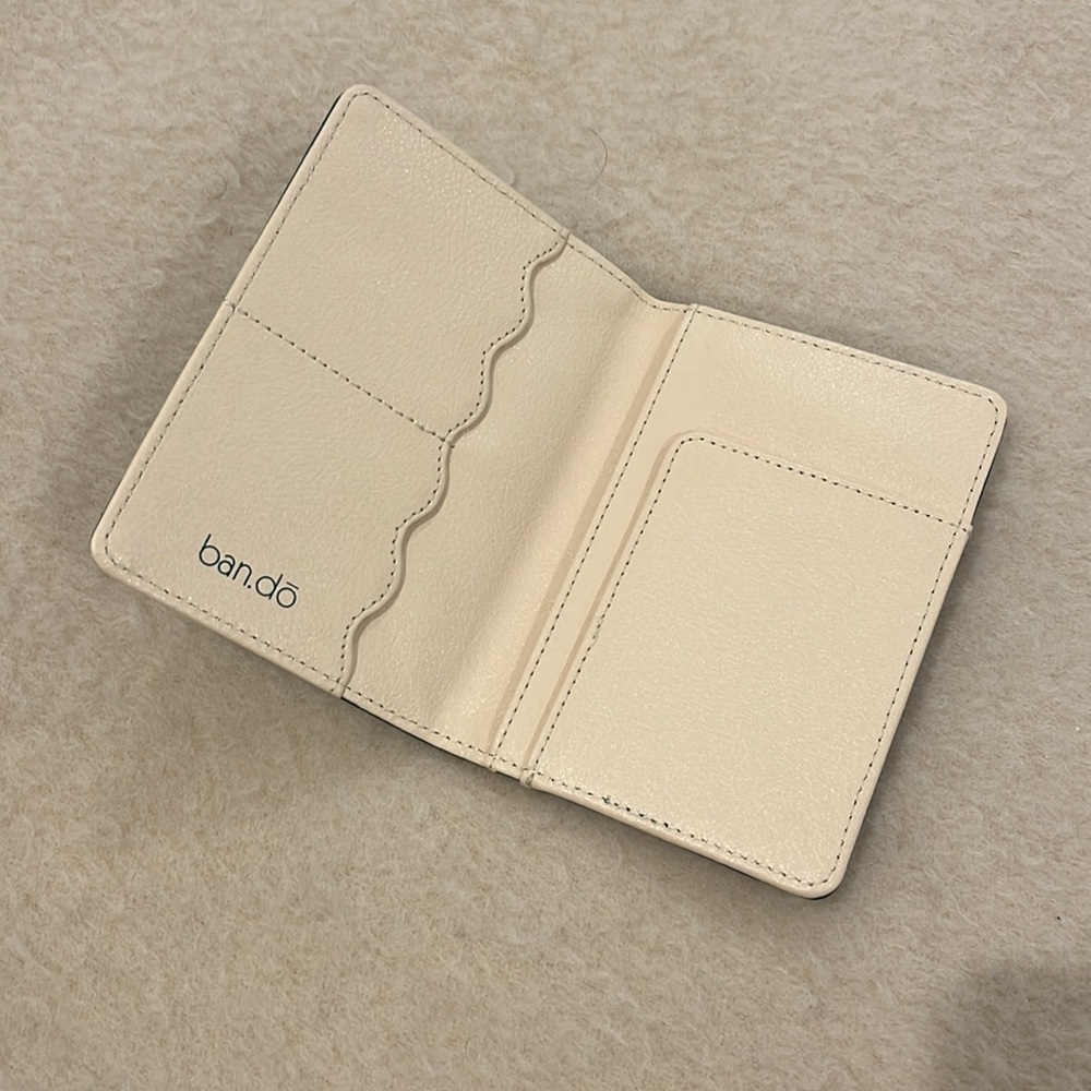NWT Bando Endless Possibilities Passport Cover - Picture 2 of 3